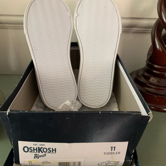 OSH KOSH- GIRLS- NWT - 11- white eyelet sneakers - Picture 3 of 4
